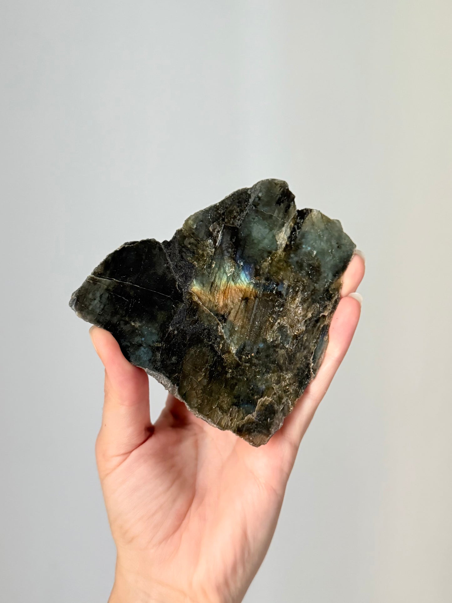 Polished and Raw Labradorite | Labradorita Pulida y Cruda