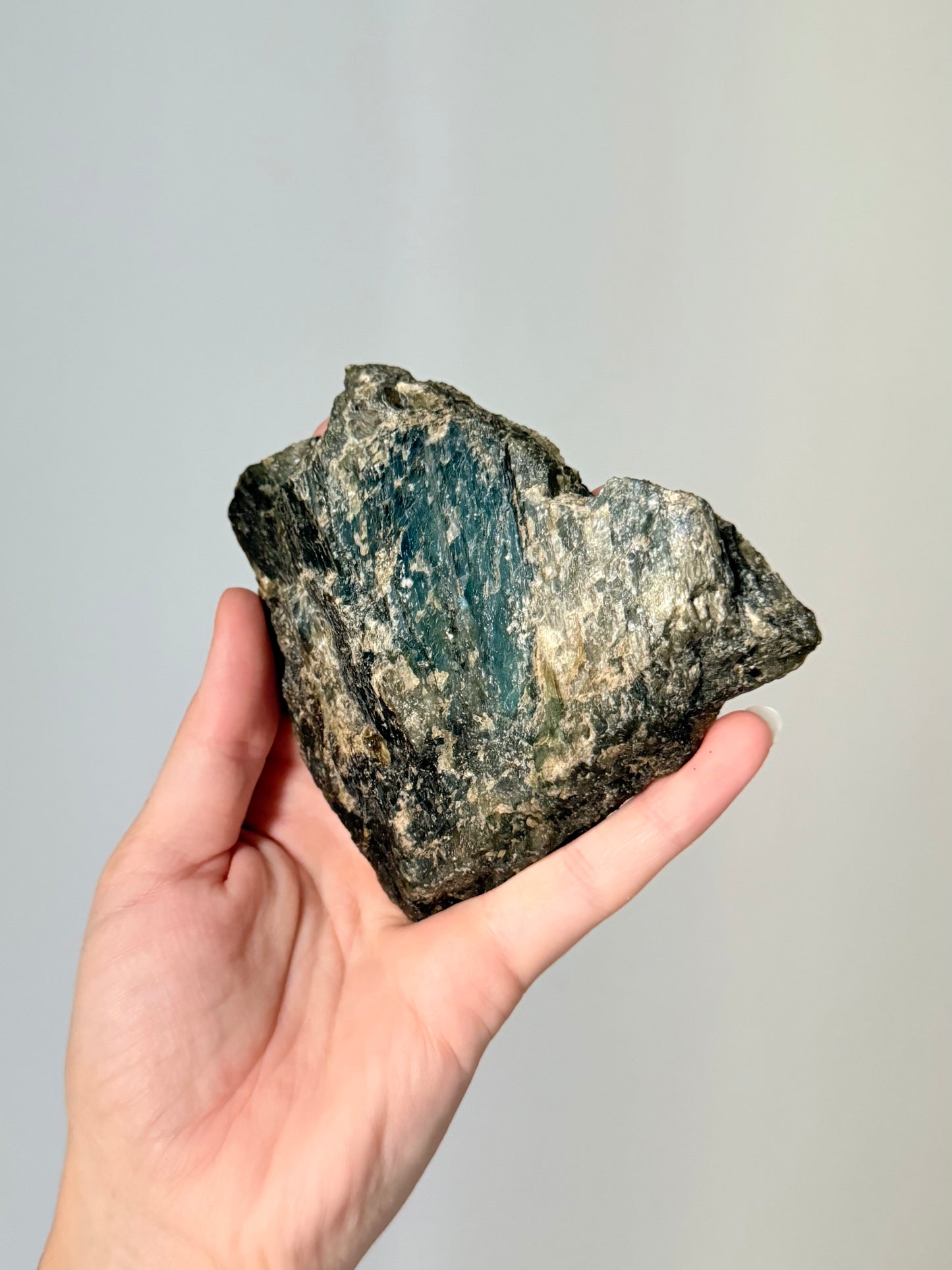 Polished and Raw Labradorite | Labradorita Pulida y Cruda