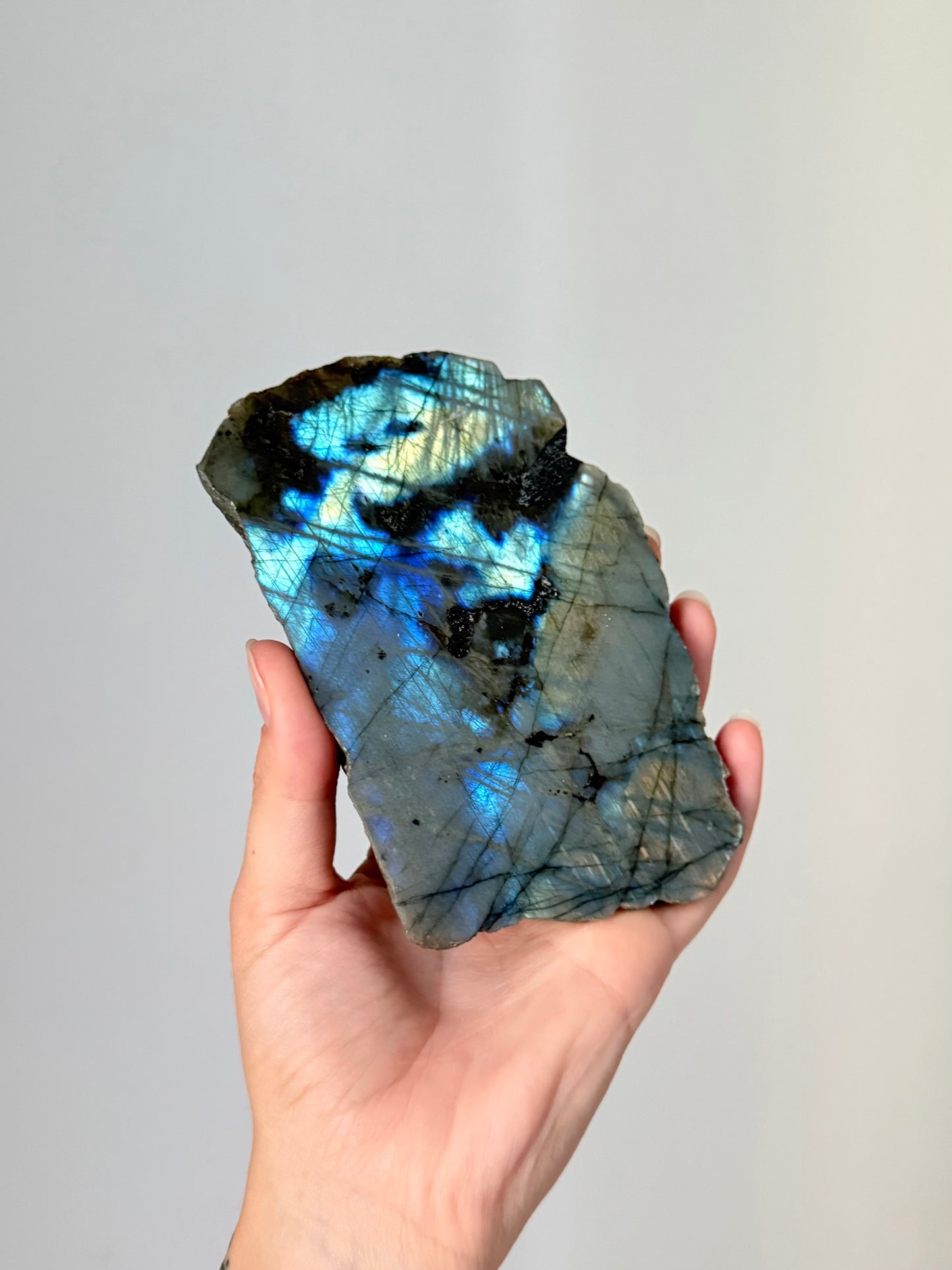 Polished and Raw Labradorite | Labradorita Pulida y Cruda