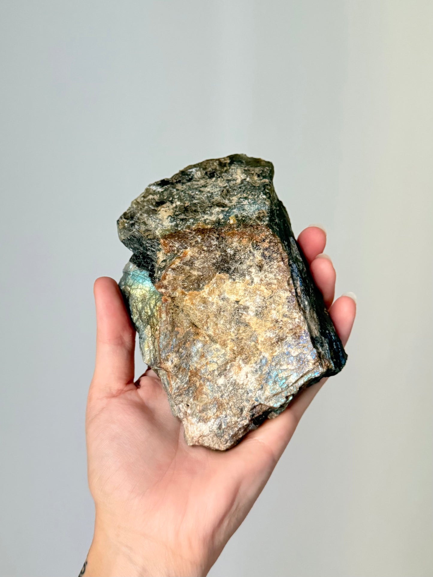 Polished and Raw Labradorite | Labradorita Pulida y Cruda