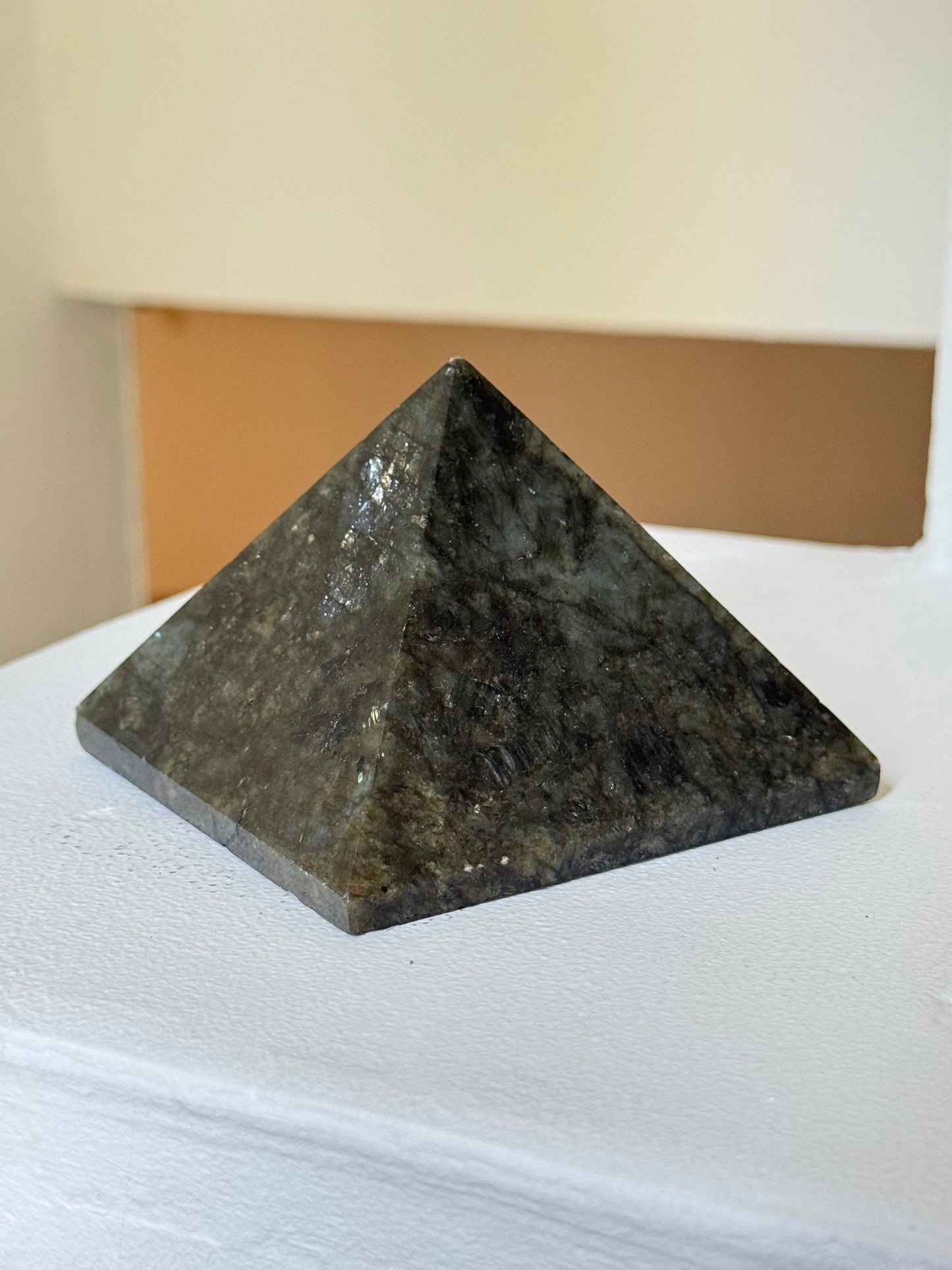 Labradorite Pyramid | Pirámide de Labradorita