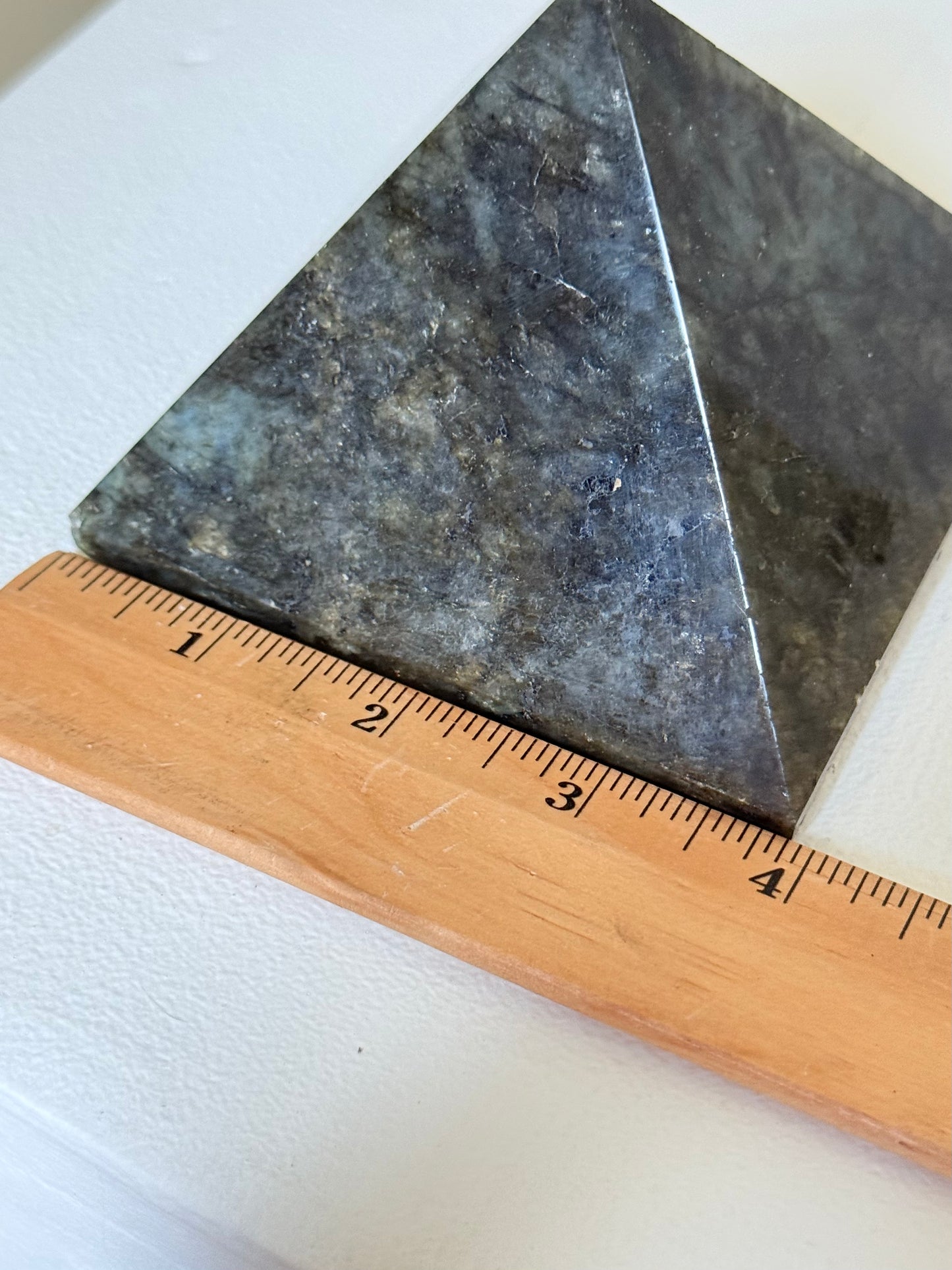 Labradorite Pyramid | Pirámide de Labradorita