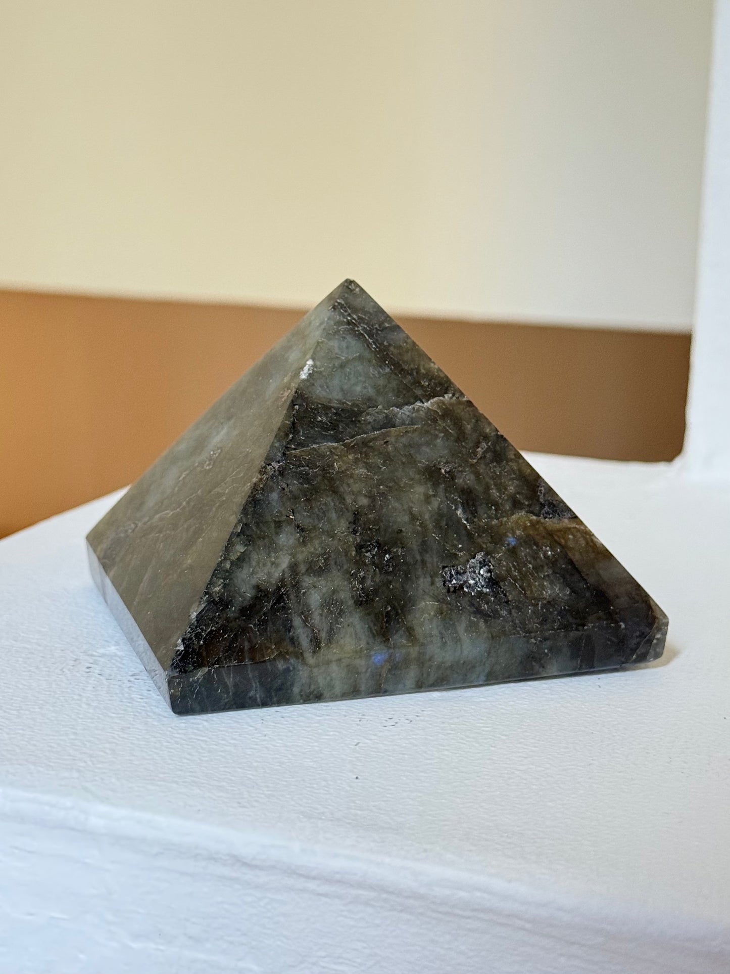 Labradorite Pyramid | Pirámide de Labradorita