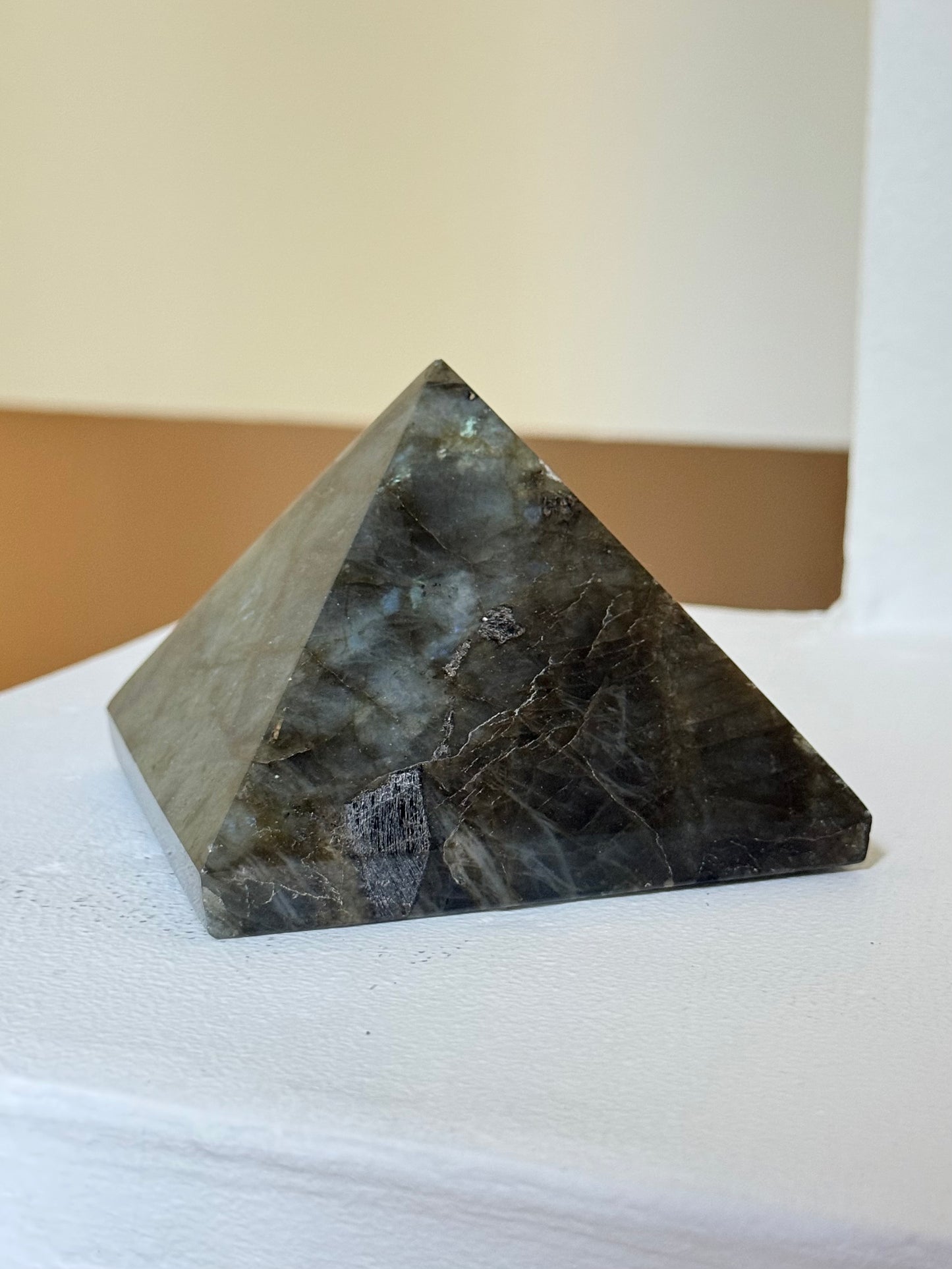 Labradorite Pyramid | Pirámide de Labradorita
