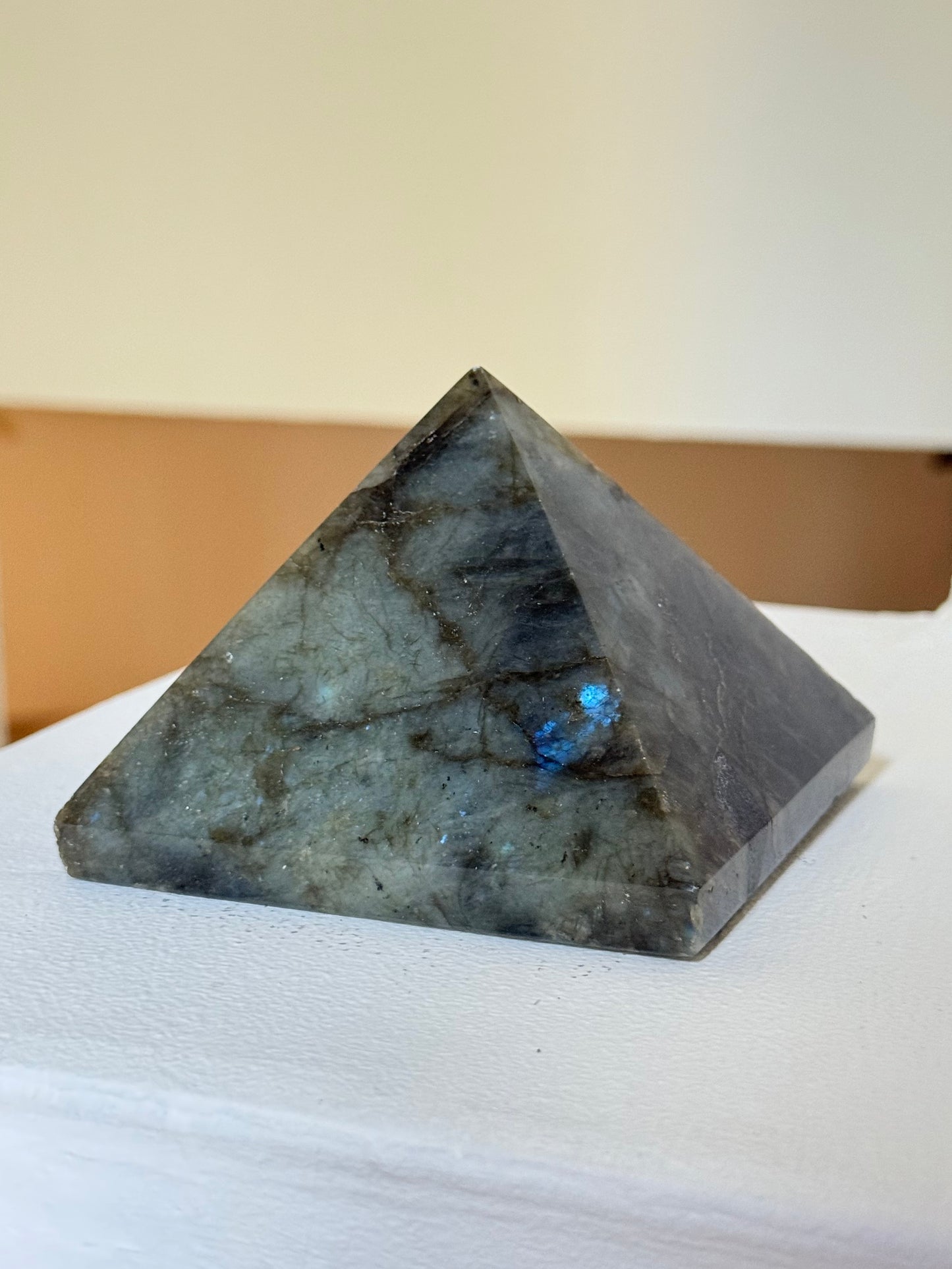 Labradorite Pyramid | Pirámide de Labradorita