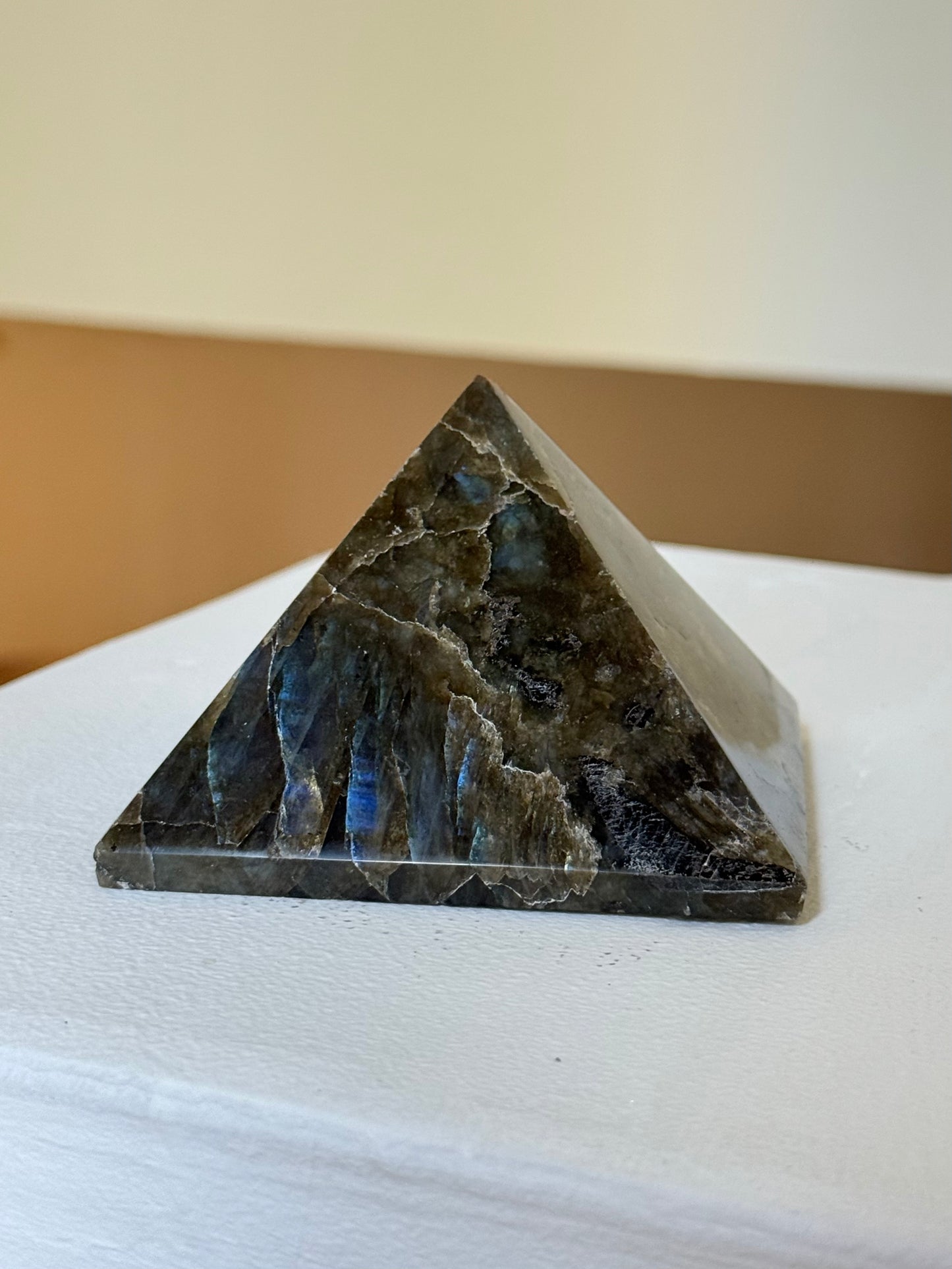 Labradorite Pyramid | Pirámide de Labradorita