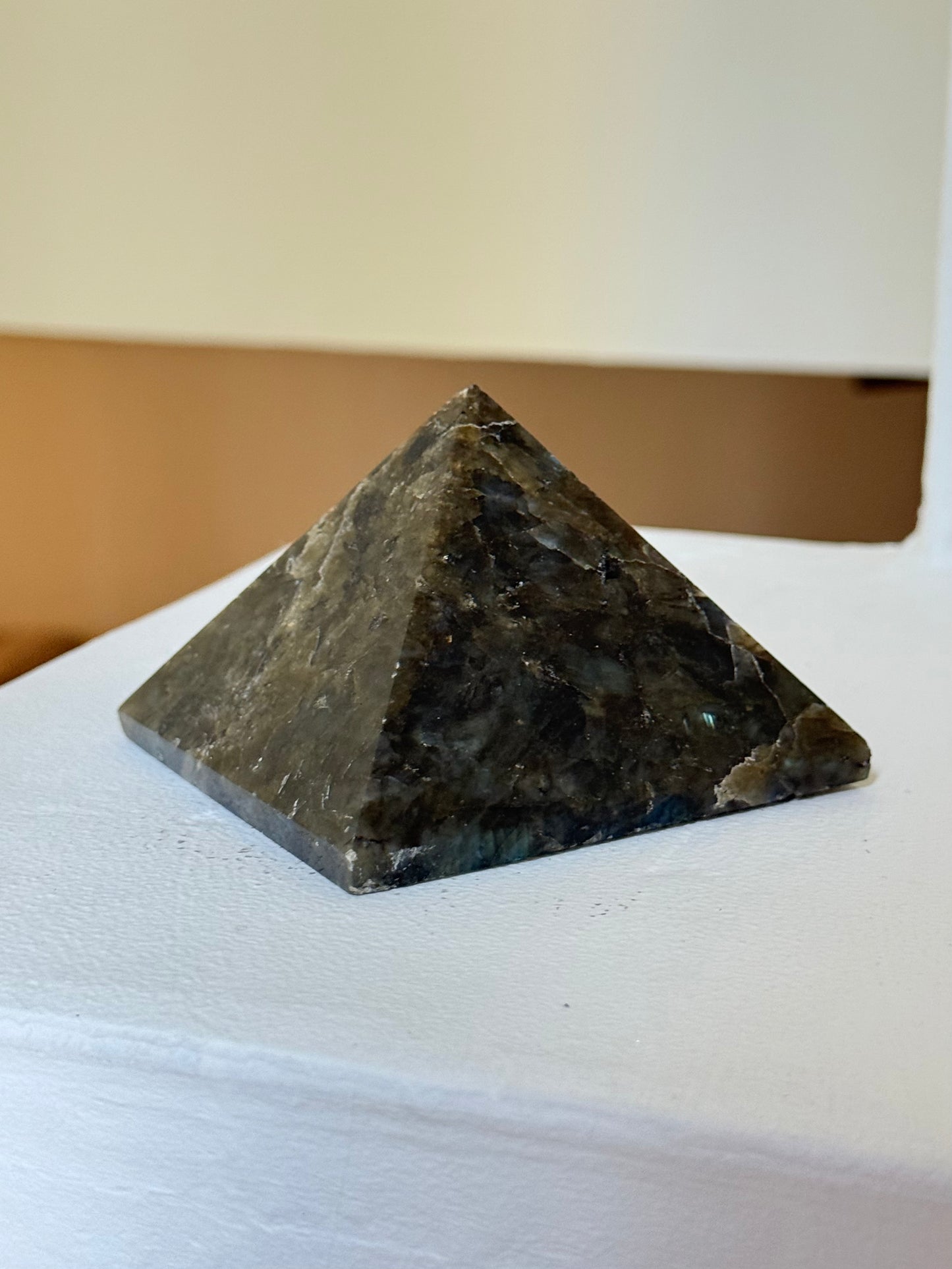 Labradorite Pyramid | Pirámide de Labradorita