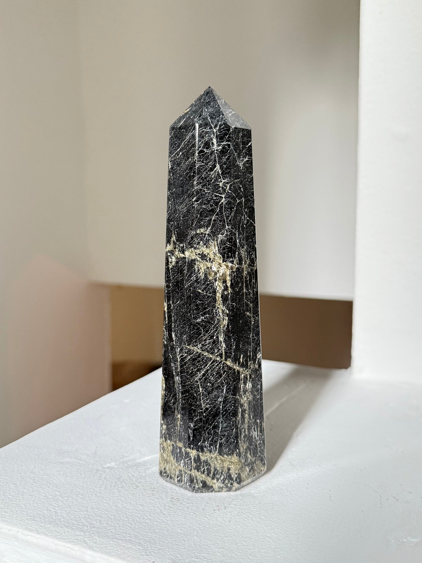 Black Tourmaline with Mica Point | Punta de Turmalina Negra con Mica