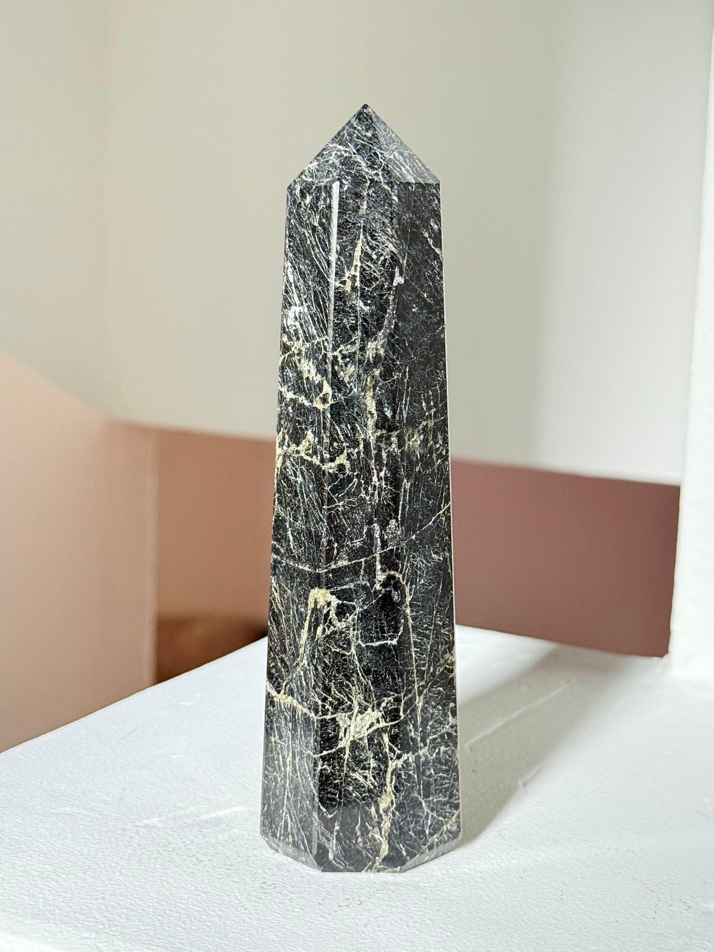 Black Tourmaline with Mica Point | Punta de Turmalina Negra con Mica