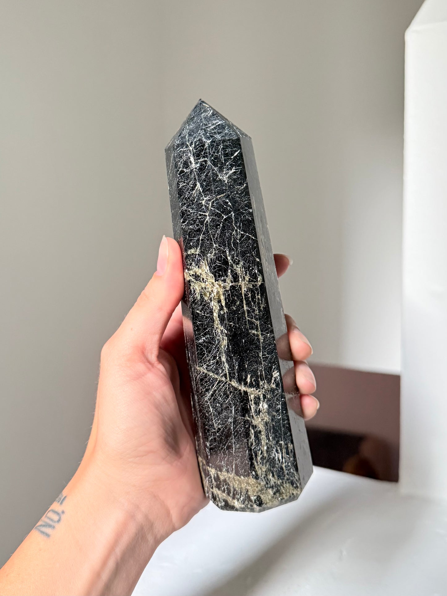 Black Tourmaline with Mica Point | Punta de Turmalina Negra con Mica