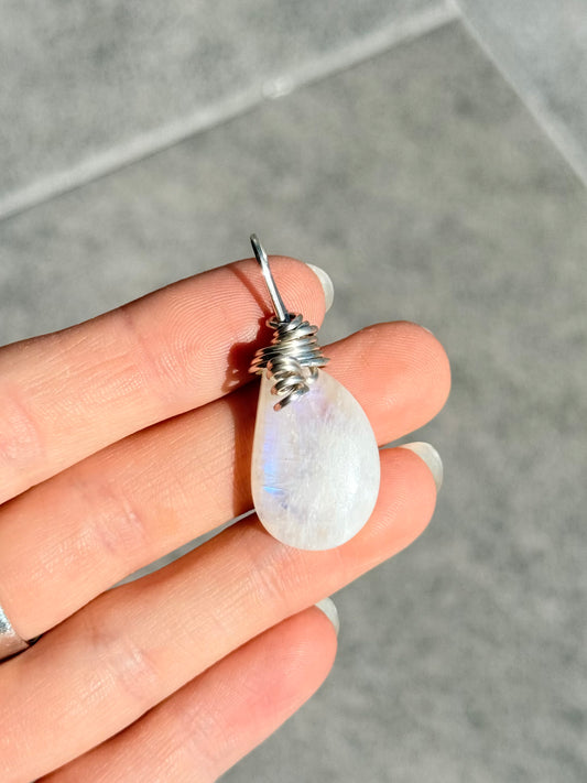 Moonstone Pendant ( Silver 925 Wire )