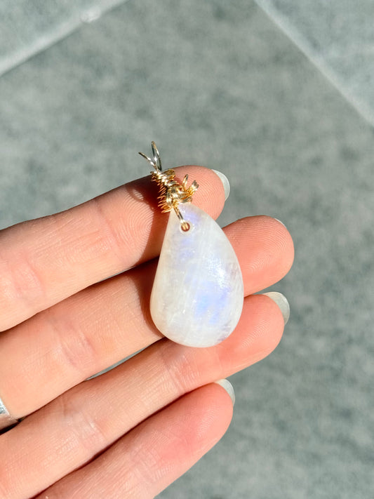Moonstone Pendant ( Silver 925 platted Gold Wire )