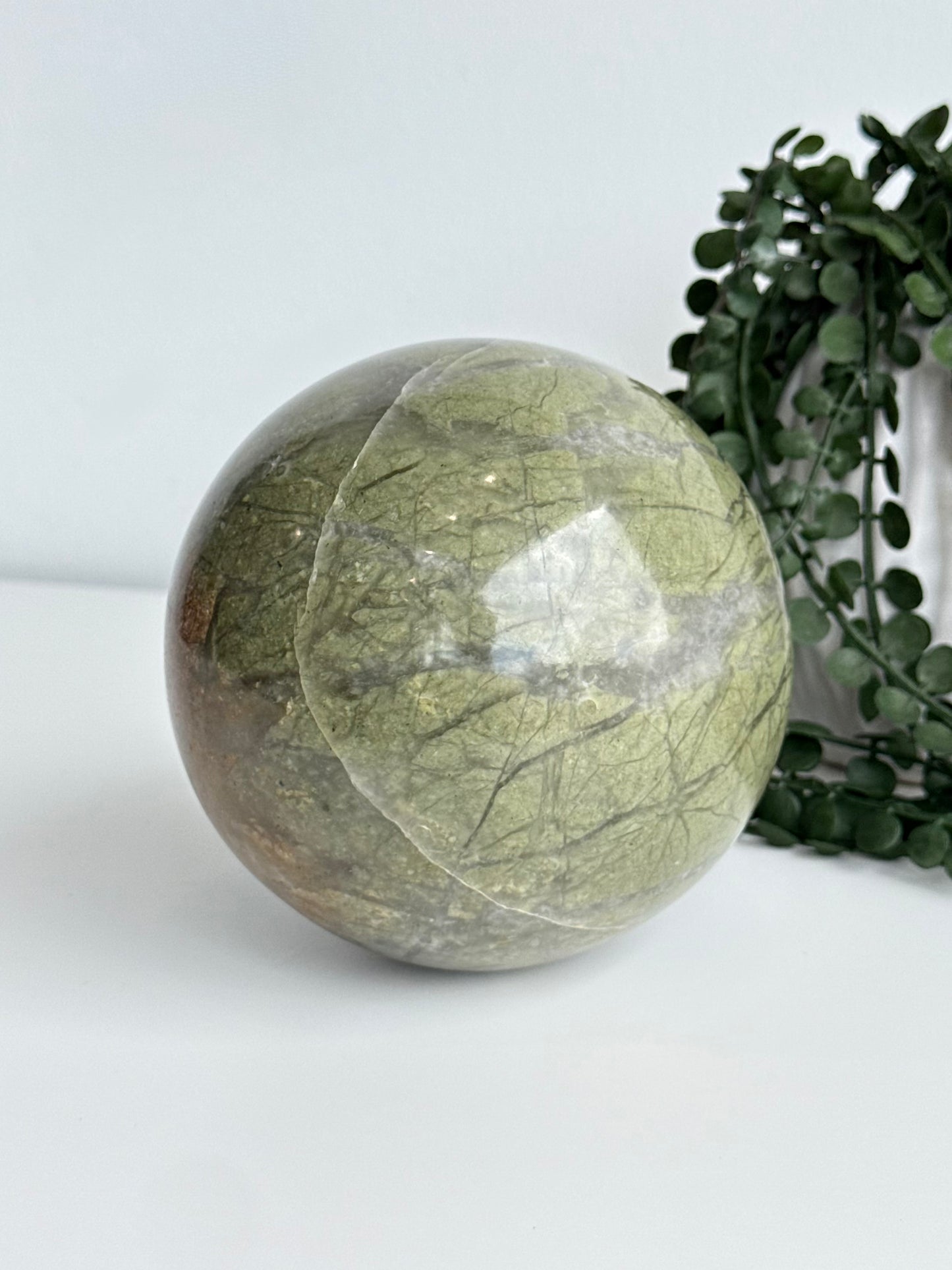 New Jade Sphere ( Serpentine )