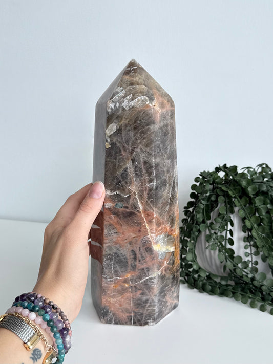 Black/Peach Moonstone Point