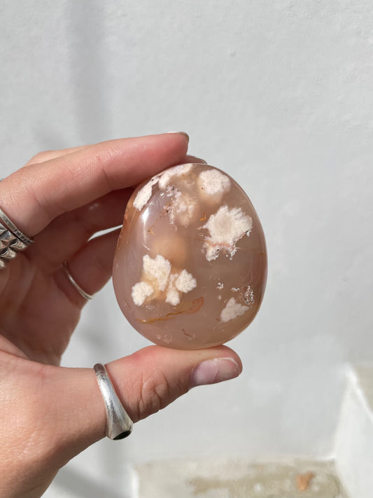 Flower Agate Palm Stone – Healing and Inner Growth