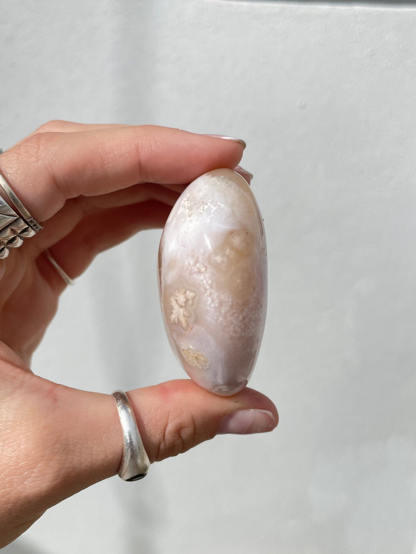 Flower Agate Palm Stone – Healing and Inner Growth