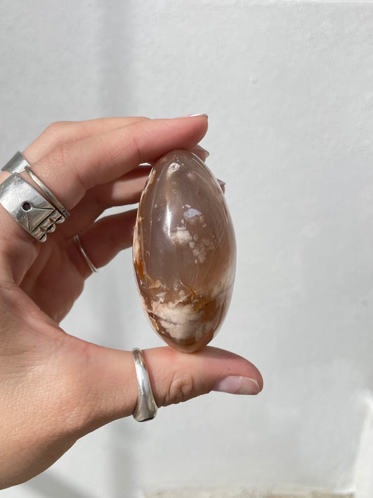 Flower Agate Palm Stone – Healing and Inner Growth