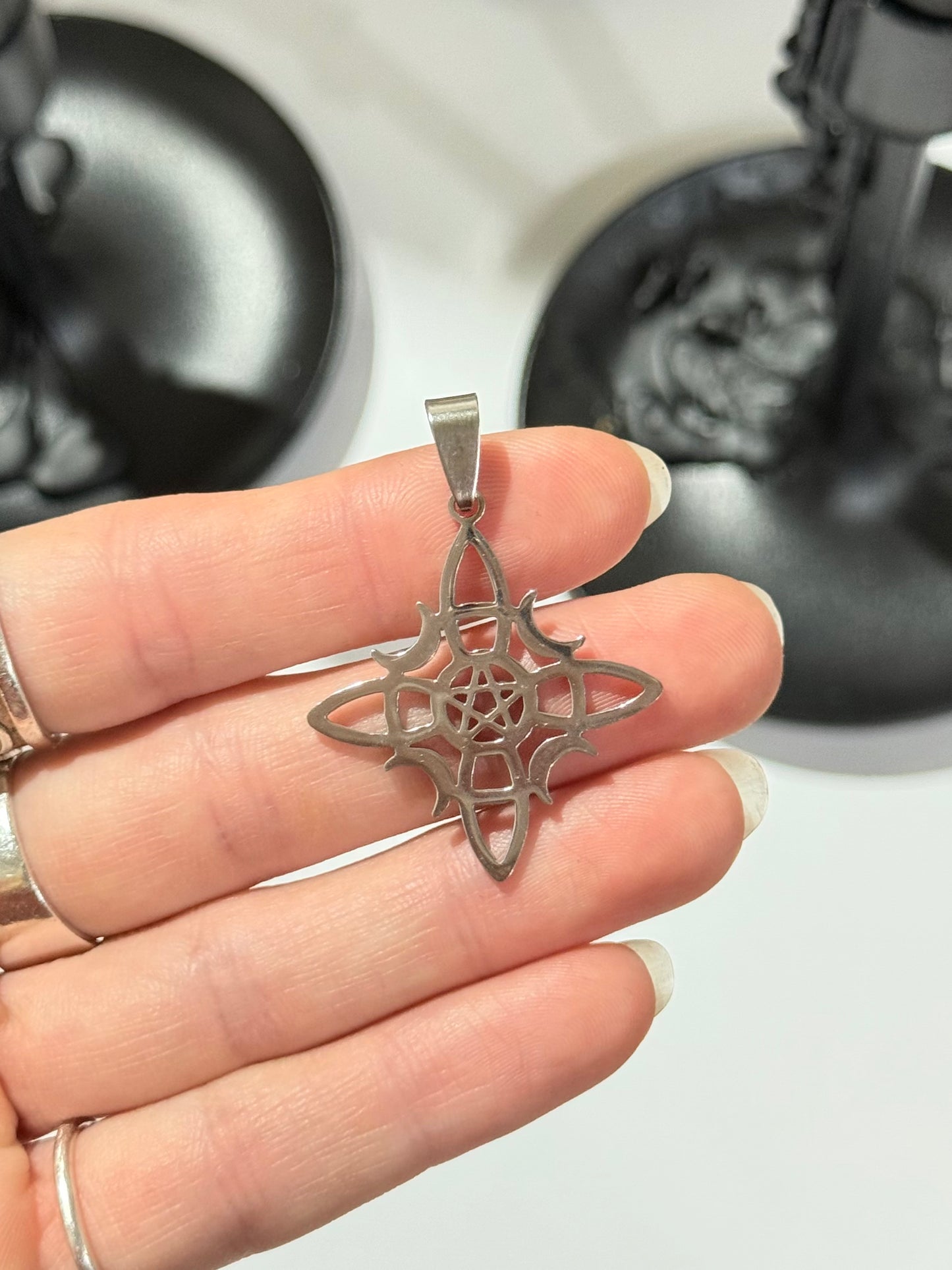 Witch’s Knot Protection Pendant – Stainless Steel