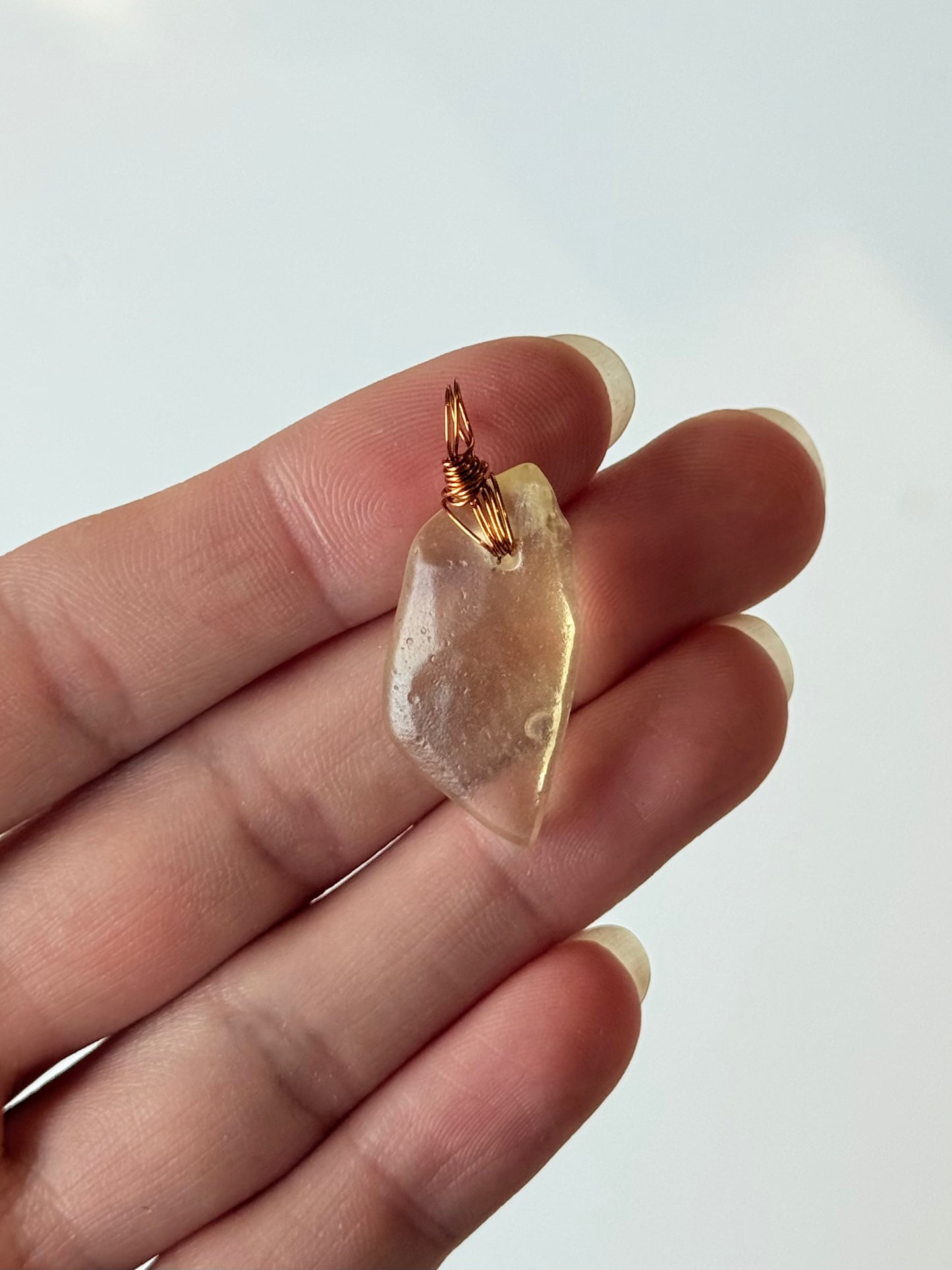 Libyan Desert Glass Copper Wire Pendant / Colgante de Libyan Desert Glass con Wire de Cobre