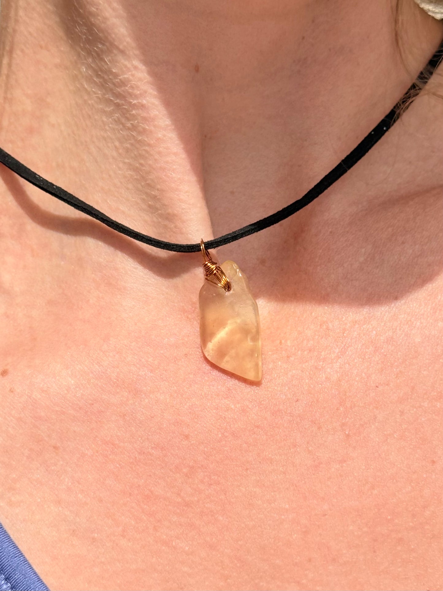 Libyan Desert Glass Copper Wire Pendant / Colgante de Libyan Desert Glass con Wire de Cobre