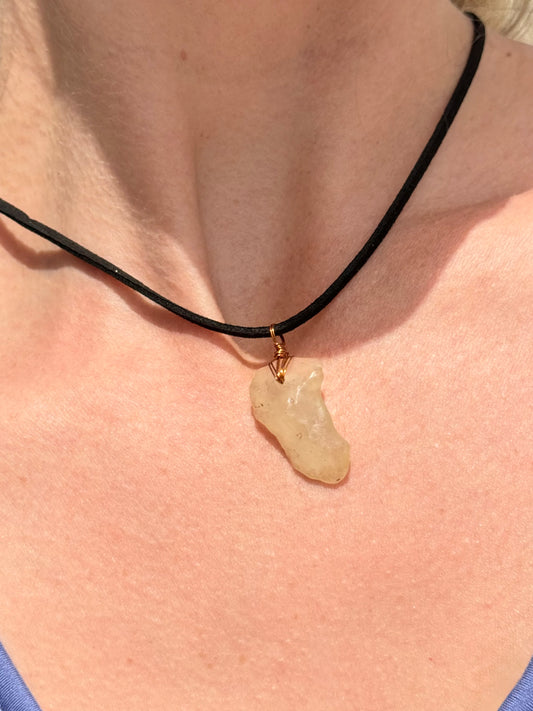 Libyan Desert Glass Copper Wire Pendant / Colgante de Libyan Desert Glass con Wire de Cobre