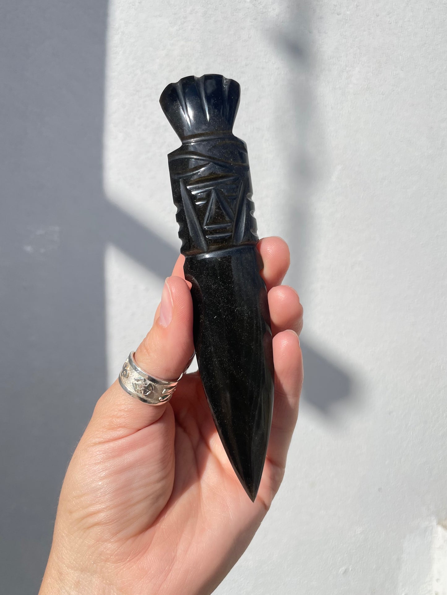 Sheen Obsidian Dagger