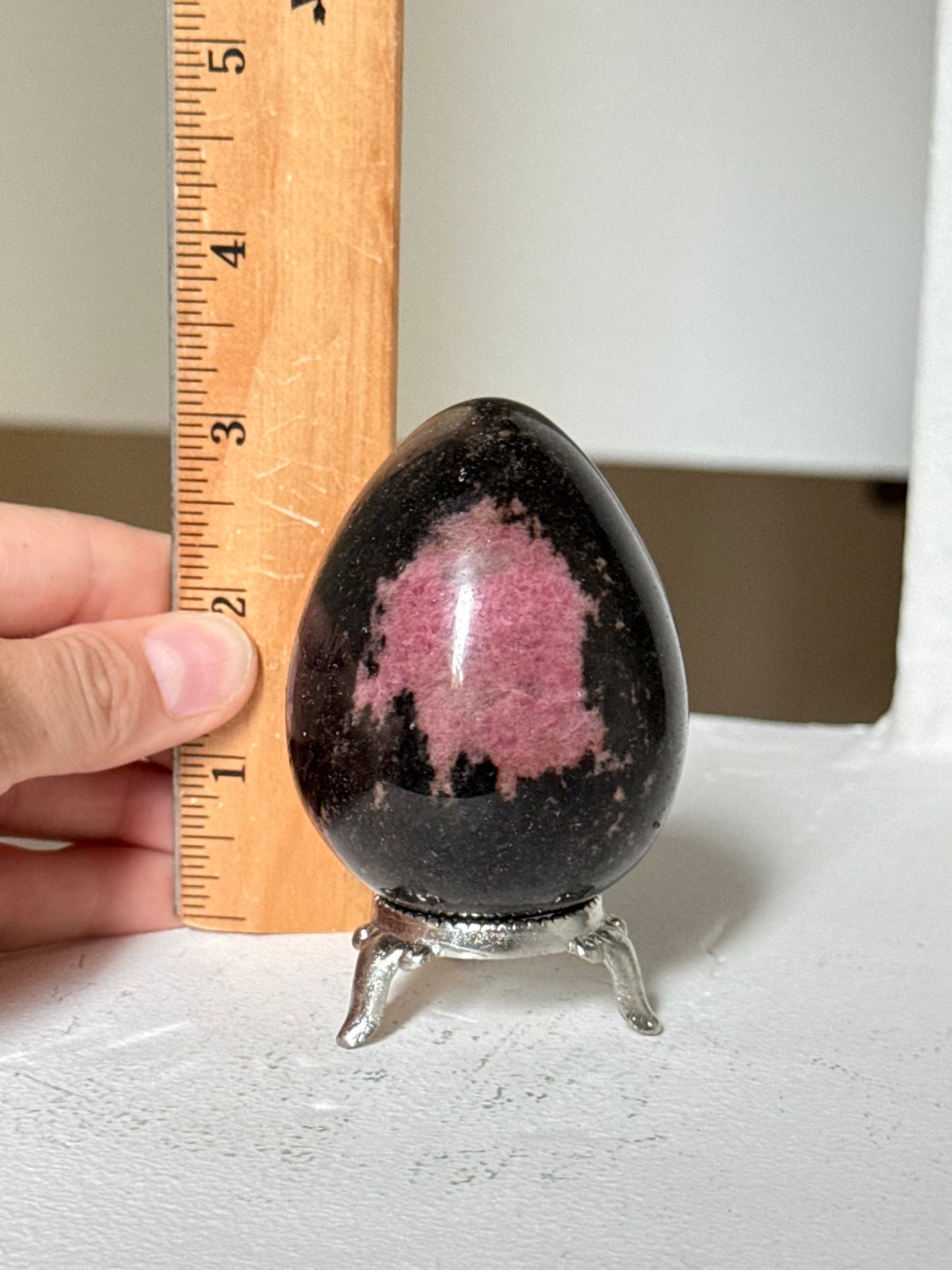 Rhodonite Egg / Huevo de Rodonita