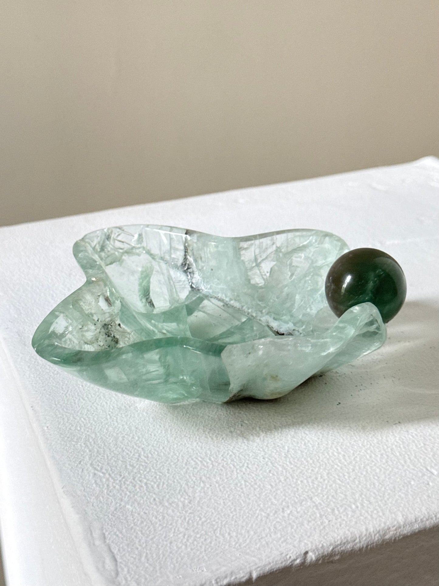 Green Fluorite Bowl with Sphere / Bowl de Fluorita Verde con Esfera