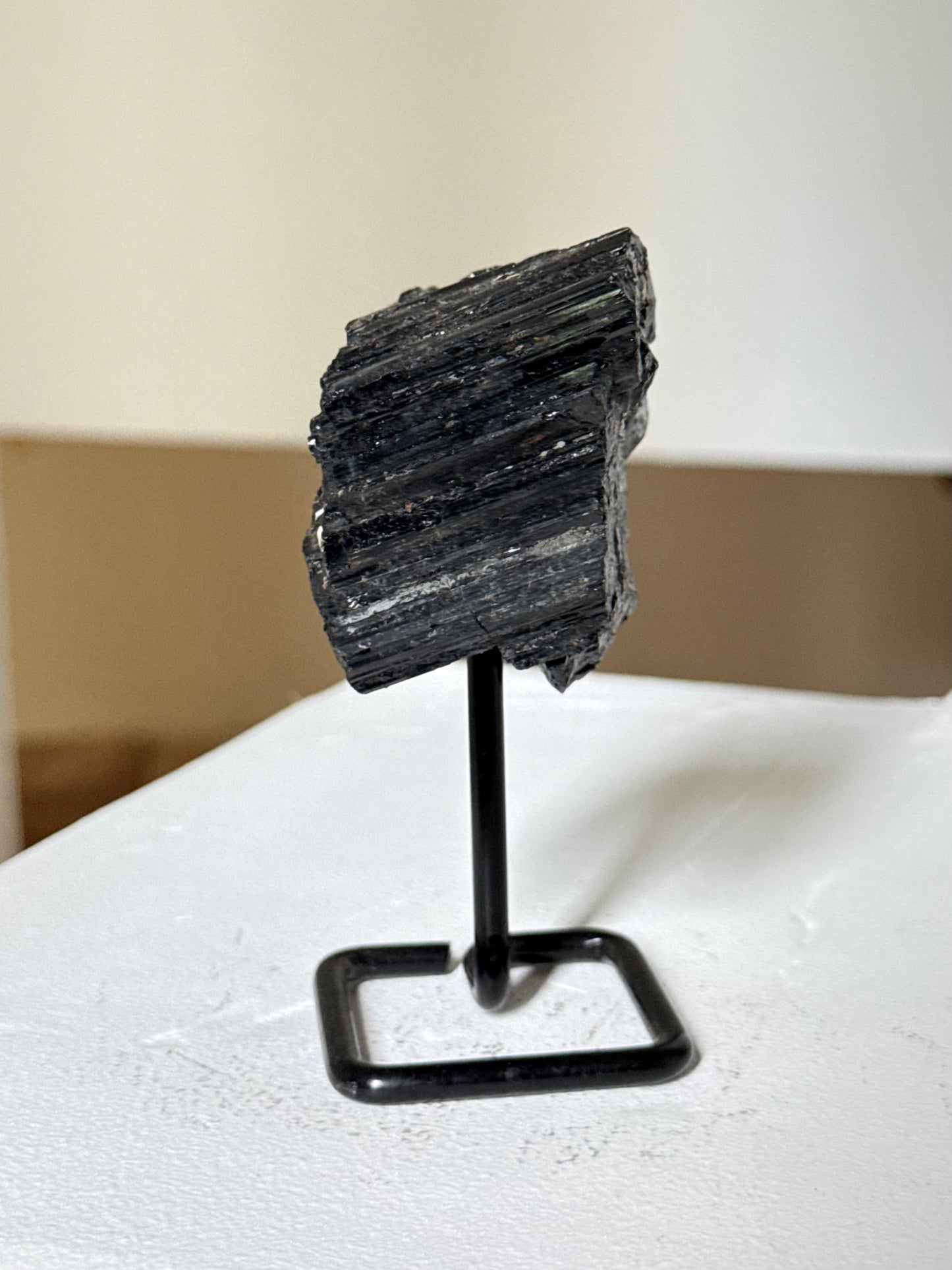 Black Tourmaline on Black Stand | Turmalina Negra sobre Base Negra