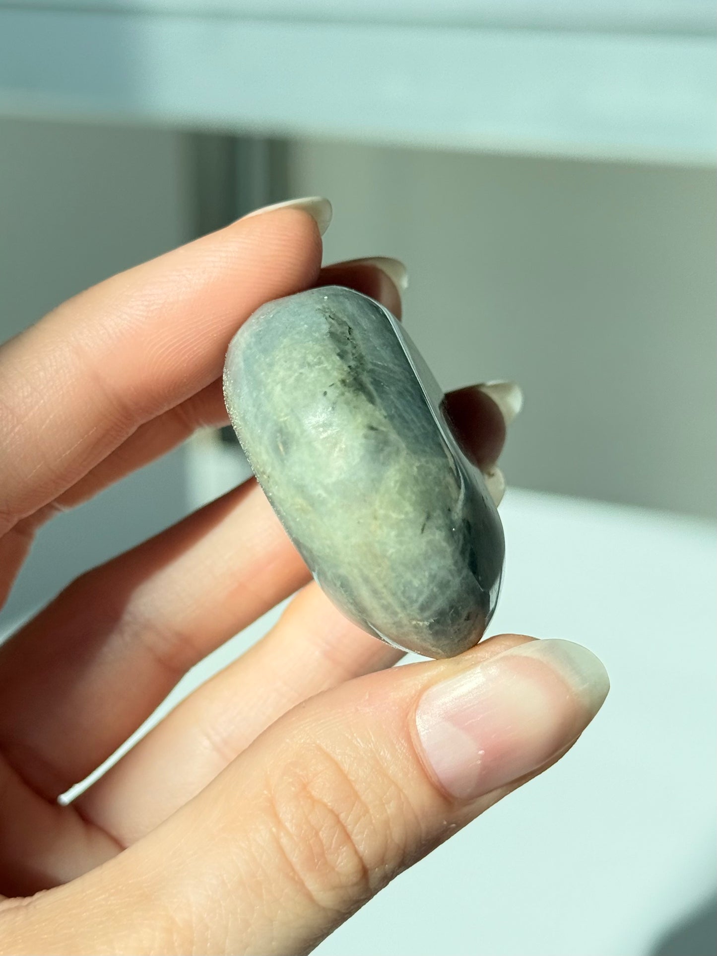 Labradorite Palm Stone ( Purple )