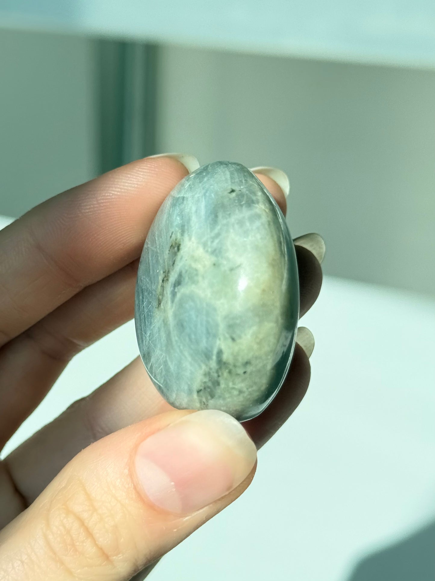 Labradorite Palm Stone ( Purple )