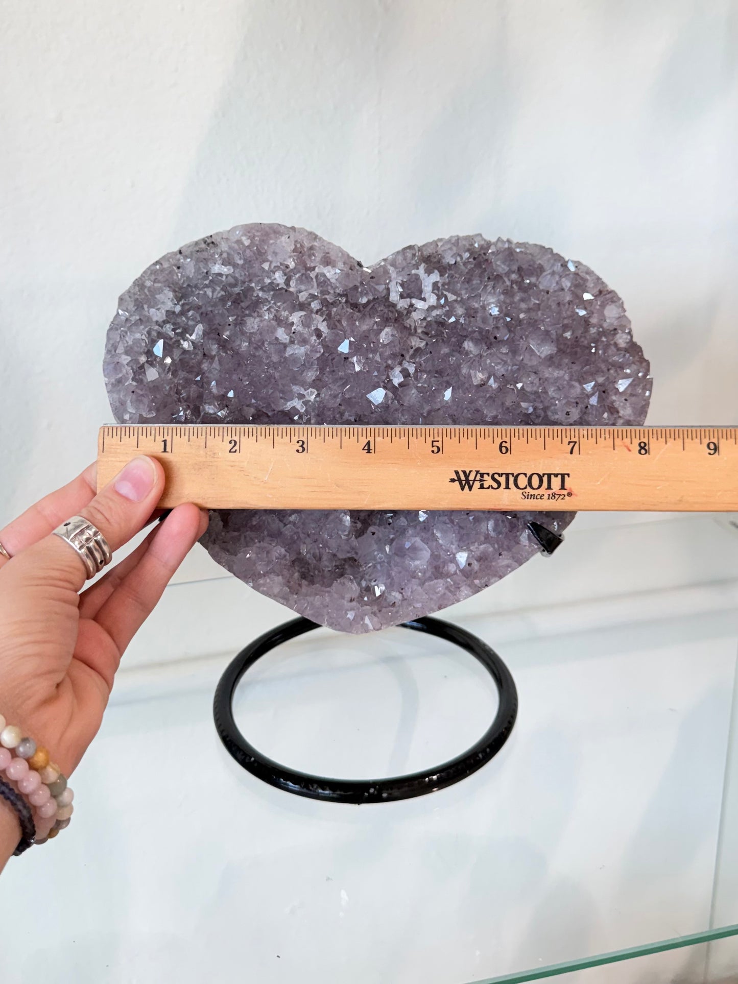 Corazón de Amatista Natural en Base Metálica | Natural Amethyst Crystal Heart on Metal Stand