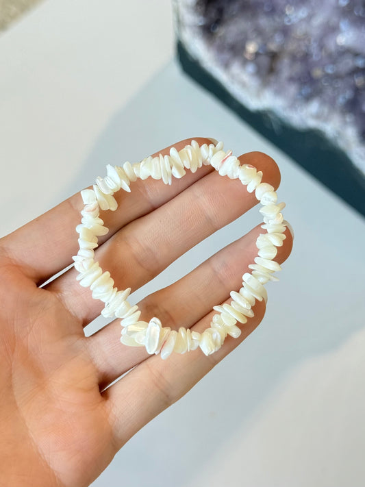 Mother of Pearl ( Nacar ) Chip Bracelet