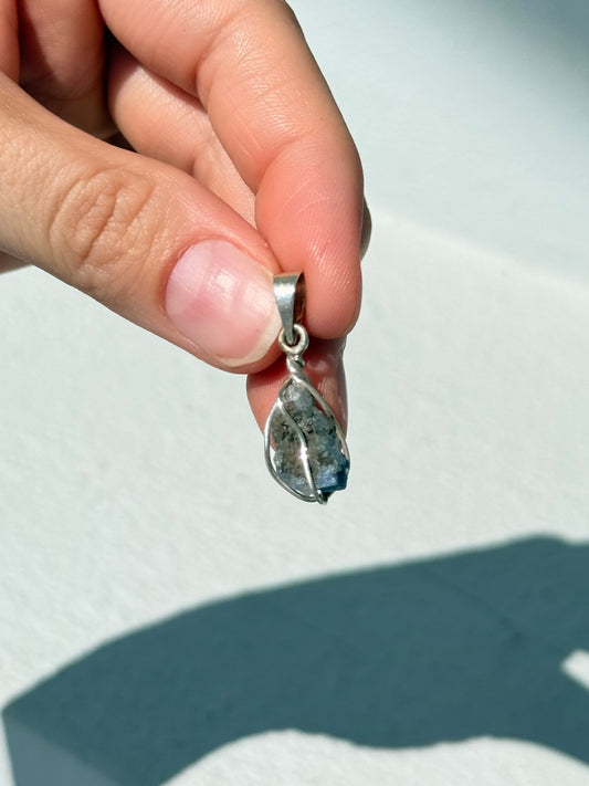 Colgante de dumortierita natural en plata 925 | Natural Dumortierite Pendant in 925 Sterling Silver