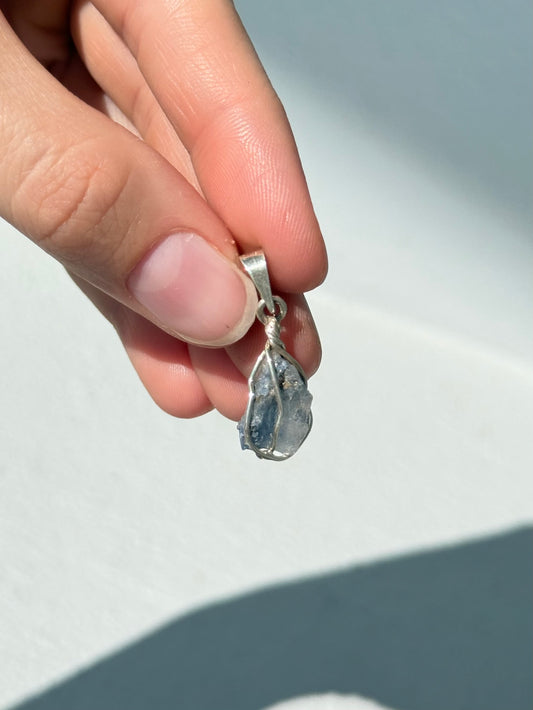 Colgante de dumortierita natural en plata 925 | Natural Dumortierite Pendant in 925 Sterling Silver