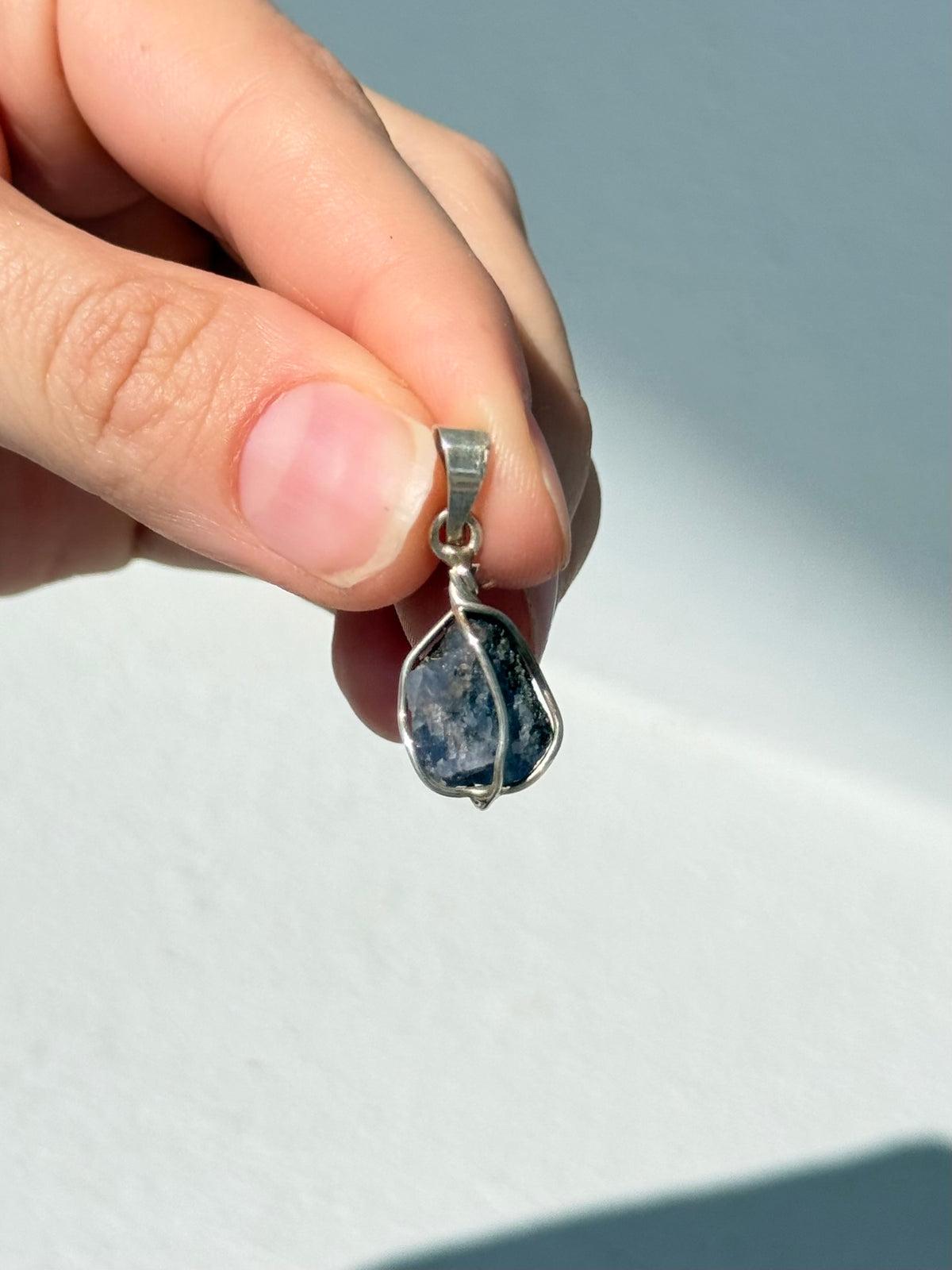 Colgante de dumortierita natural en plata 925 | Natural Dumortierite Pendant in 925 Sterling Silver