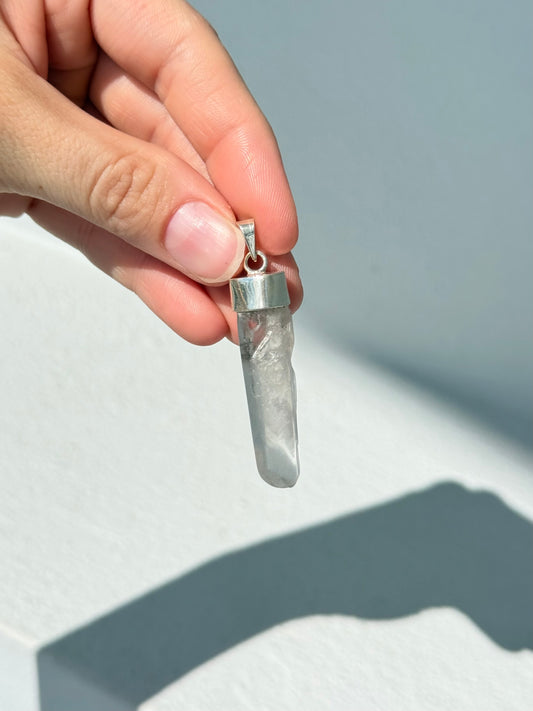 Punta de Cuarzo Fantasma Natural en Plata 925 | Natural Phantom Quartz Point Pendant in Sterling Silver 925