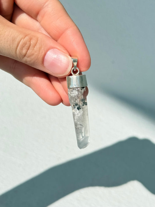 Punta de Cuarzo Fantasma Natural en Plata 925 | Natural Phantom Quartz Point Pendant in Sterling Silver 925