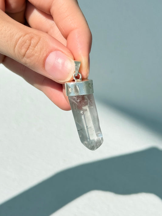 Punta de Cuarzo Fantasma Natural en Plata 925 | Natural Phantom Quartz Point Pendant in Sterling Silver 925