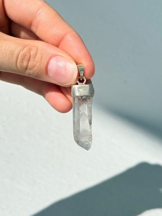 Punta de Cuarzo Fantasma Natural en Plata 925 | Natural Phantom Quartz Point Pendant in Sterling Silver 925
