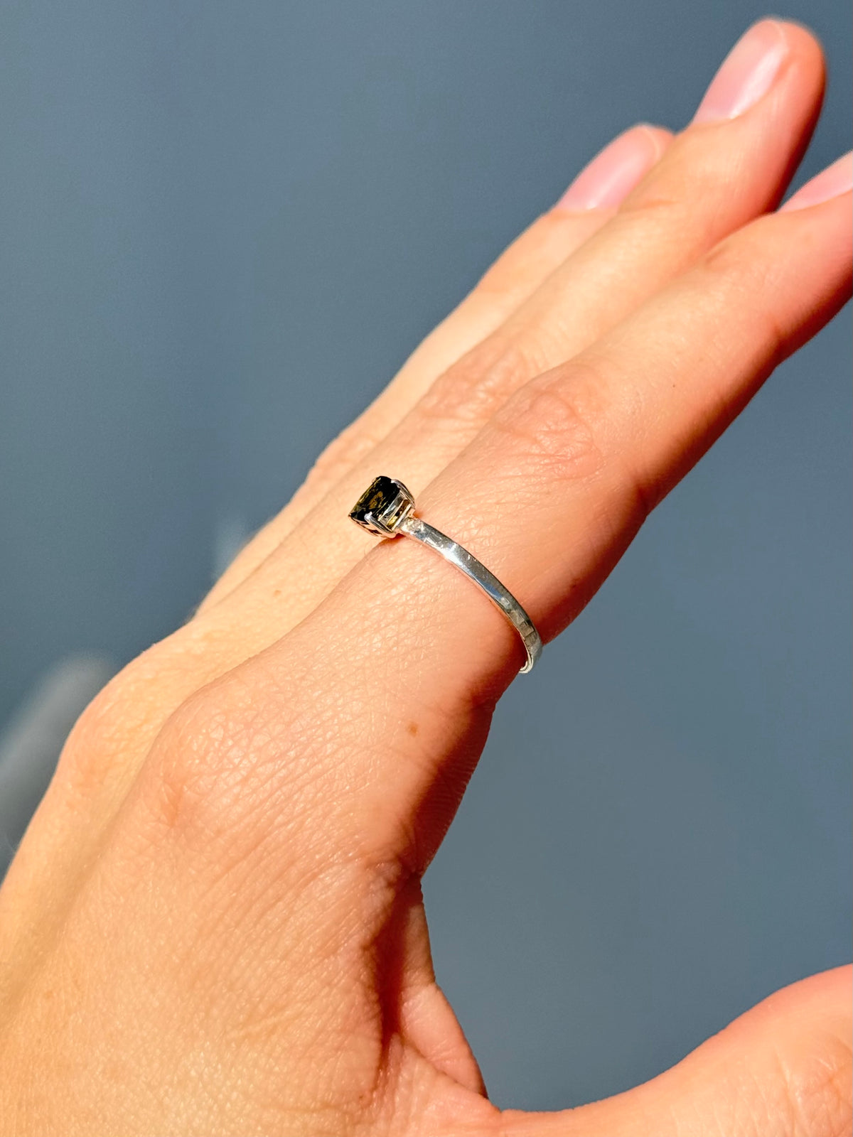 Faceted Moldavite 925 Sterling Silver Ring / Sortija de Moldavita Facetada en Plata 925
