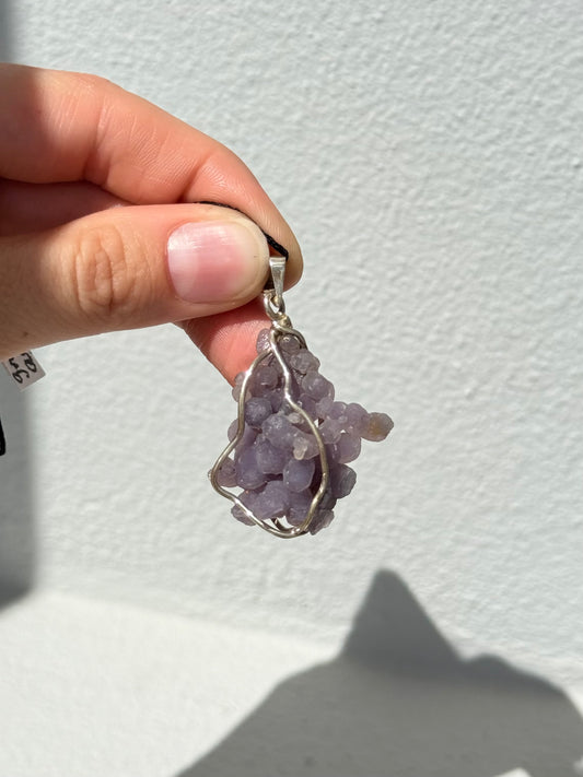 Grape Agate Pendant / Colgante de Ágata Uva