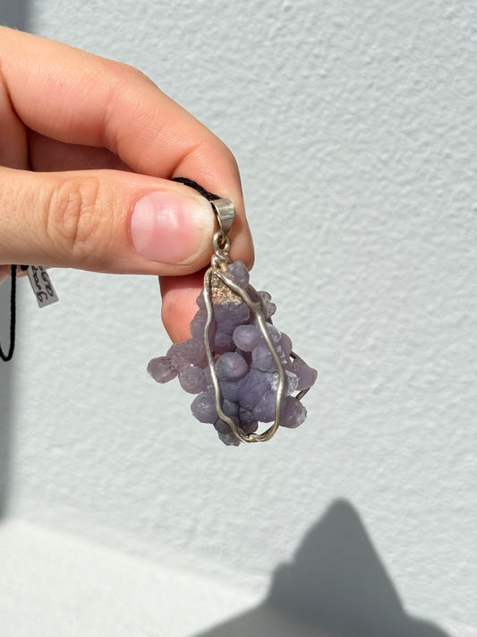 Grape Agate Pendant / Colgante de Ágata Uva