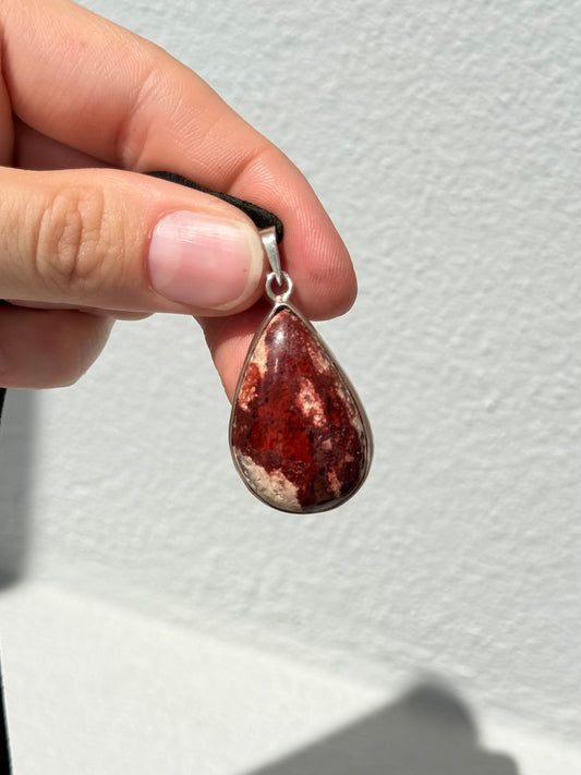 Fire Opal Pendant in Sterling Silver / Colgante de Ópalo de Fuego Montado en Plata ( Mexico )