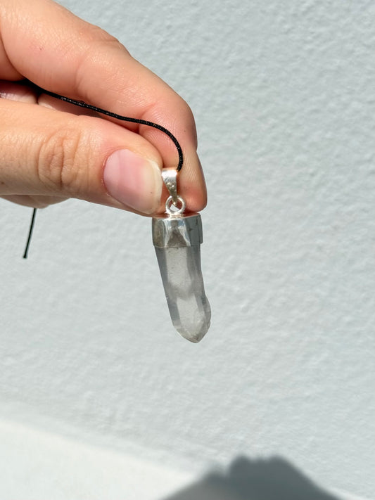 Punta de Cuarzo Fantasma Natural en Plata 925 | Natural Phantom Quartz Point Pendant in Sterling Silver 925