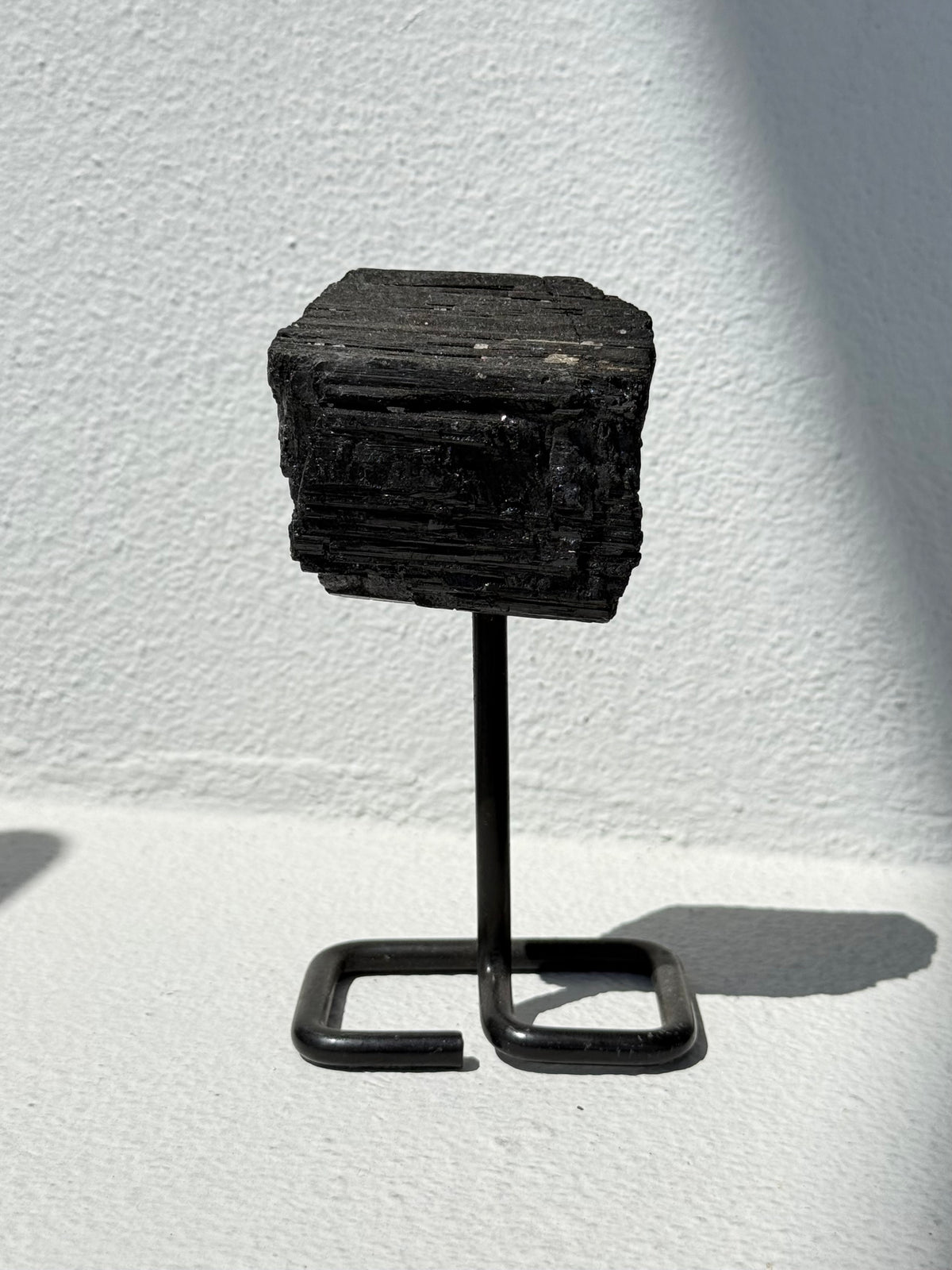 Black Tourmaline on Stand / Turmalina Negra en Base