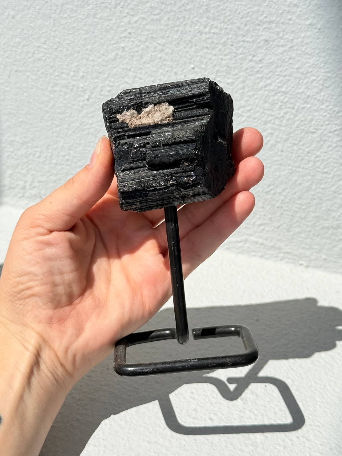 Black Tourmaline on Stand / Turmalina Negra en Base