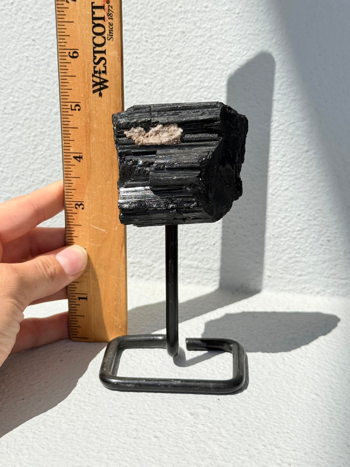 Black Tourmaline on Stand / Turmalina Negra en Base