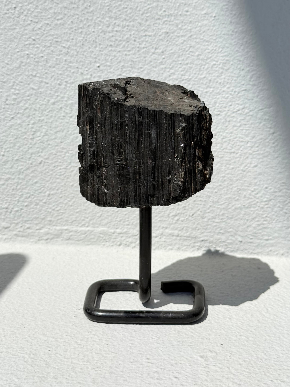 Black Tourmaline on Stand / Turmalina Negra en Base