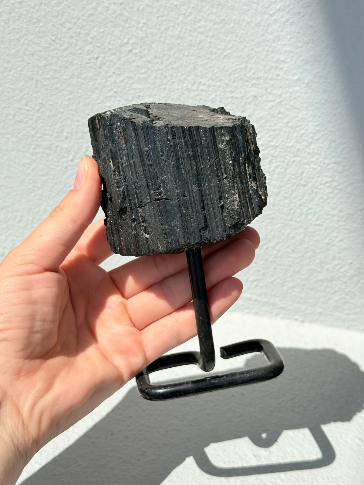 Black Tourmaline on Stand / Turmalina Negra en Base
